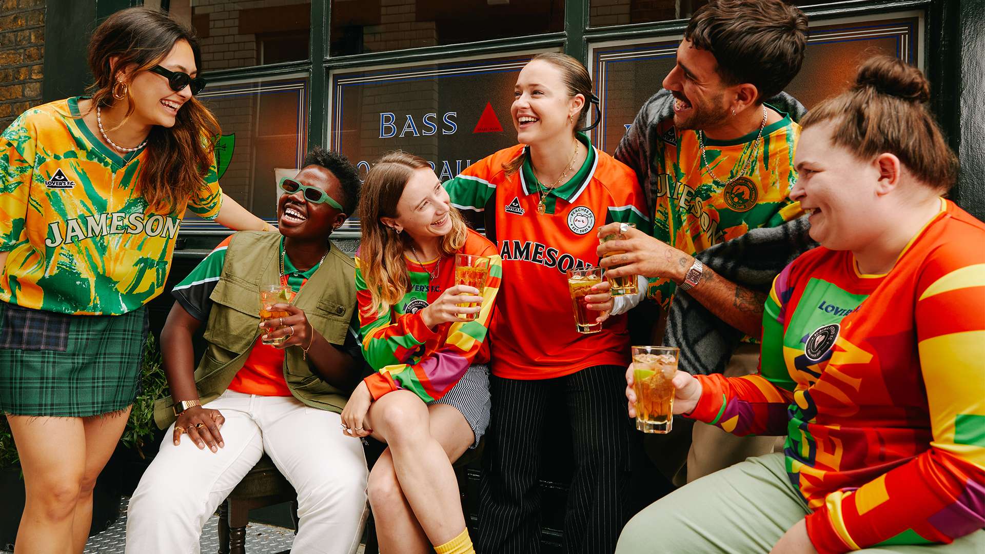 紧密结合 紧密结合